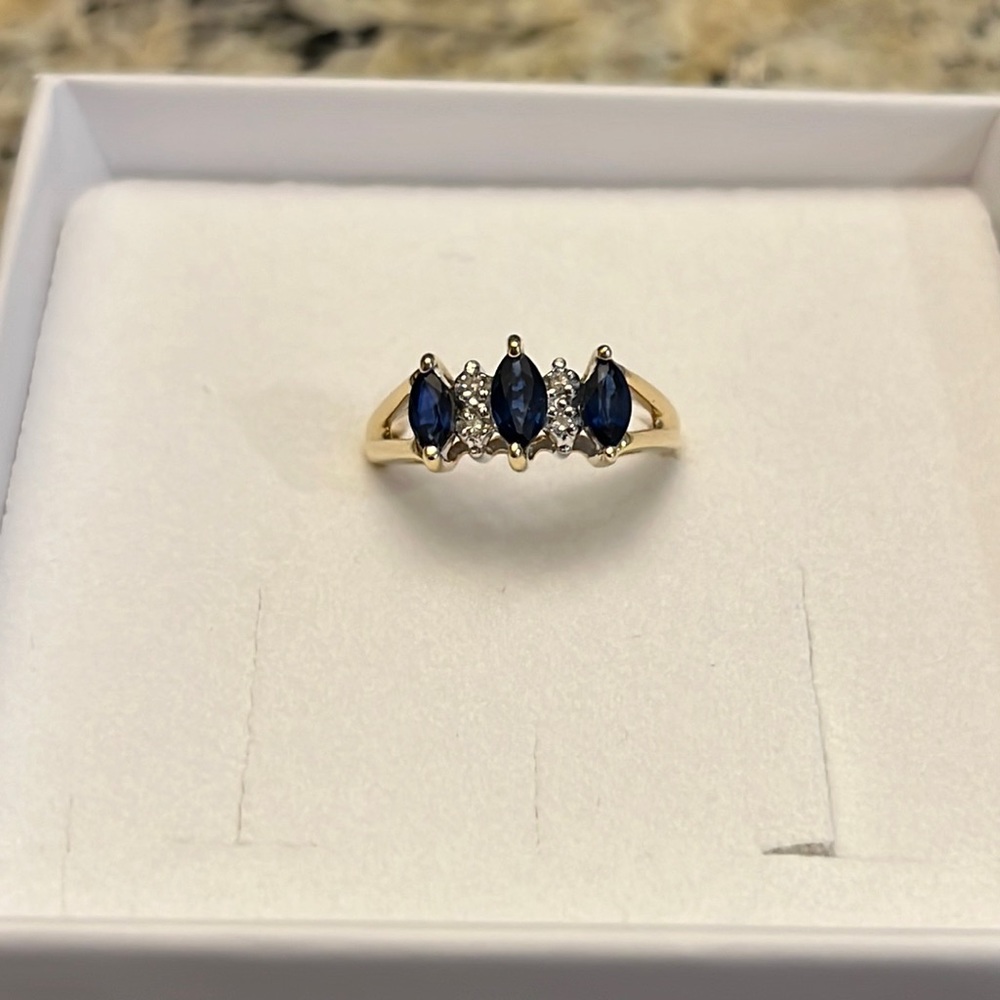 14k solid yellow gold 3 sapphire and diamond ring